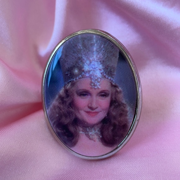 Vintage Tarina Tarantino wizard of Oz Glinda the good witch cameo ring - Picture 3 of 12